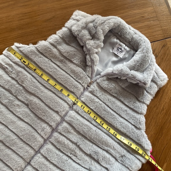 KATYDID FUZZY VEST - Picture 6 of 11